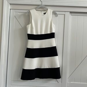 Ann Taylor - black and white 2Petite dress